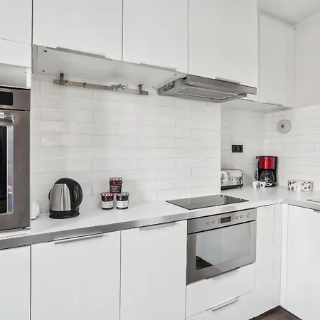Eiffel Tower & Champ De Mars - 1br - Cityapartmentstay