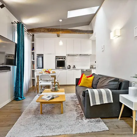 Eiffel Tower & Champ De Mars - 1br - Cityapartmentstay