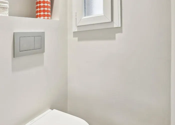 Eiffel Tower & Champ De Mars - 1br - Cityapartmentstay *