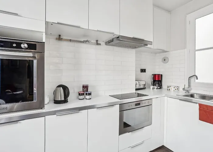 Eiffel Tower & Champ De Mars - 1br - Cityapartmentstay