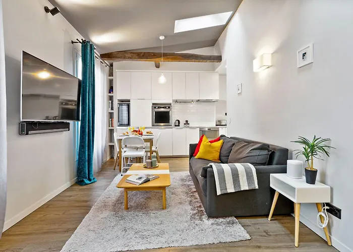 Eiffel Tower & Champ De Mars - 1br - Cityapartmentstay