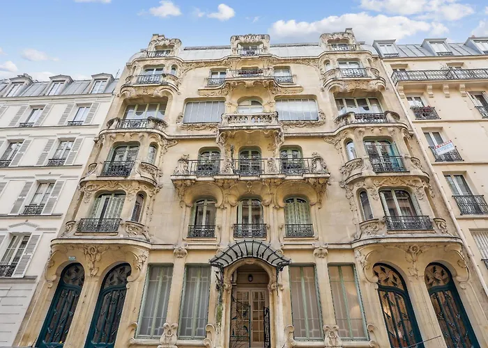 Eiffel Tower & Champ De Mars - 1br - Cityapartmentstay *