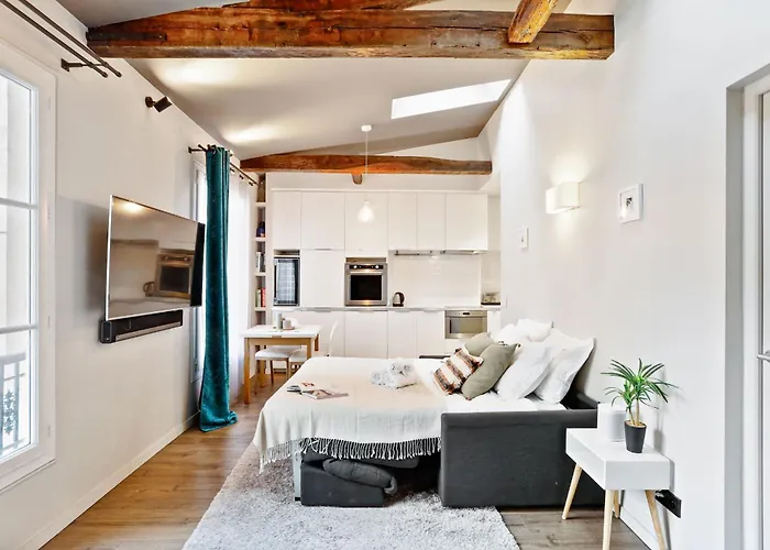 Eiffel Tower & Champ De Mars - 1br - Cityapartmentstay Париж